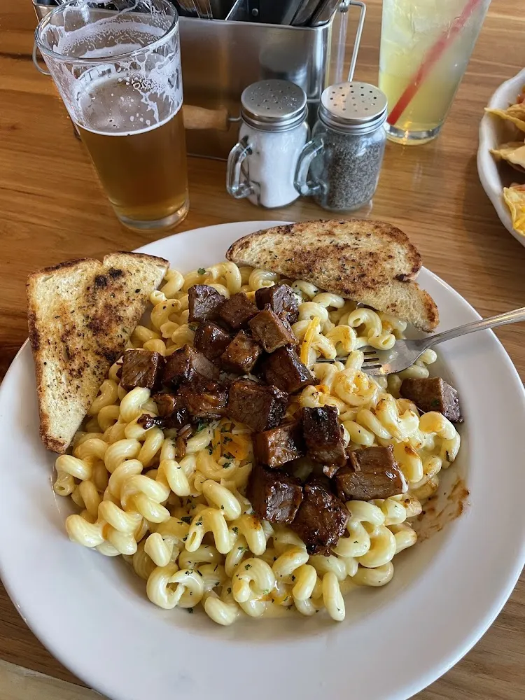 BBQ Mac N Cheese Bowl w Brisket